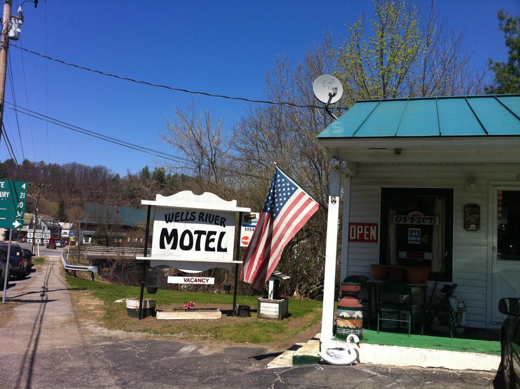 Wells River Motel エクステリア 写真